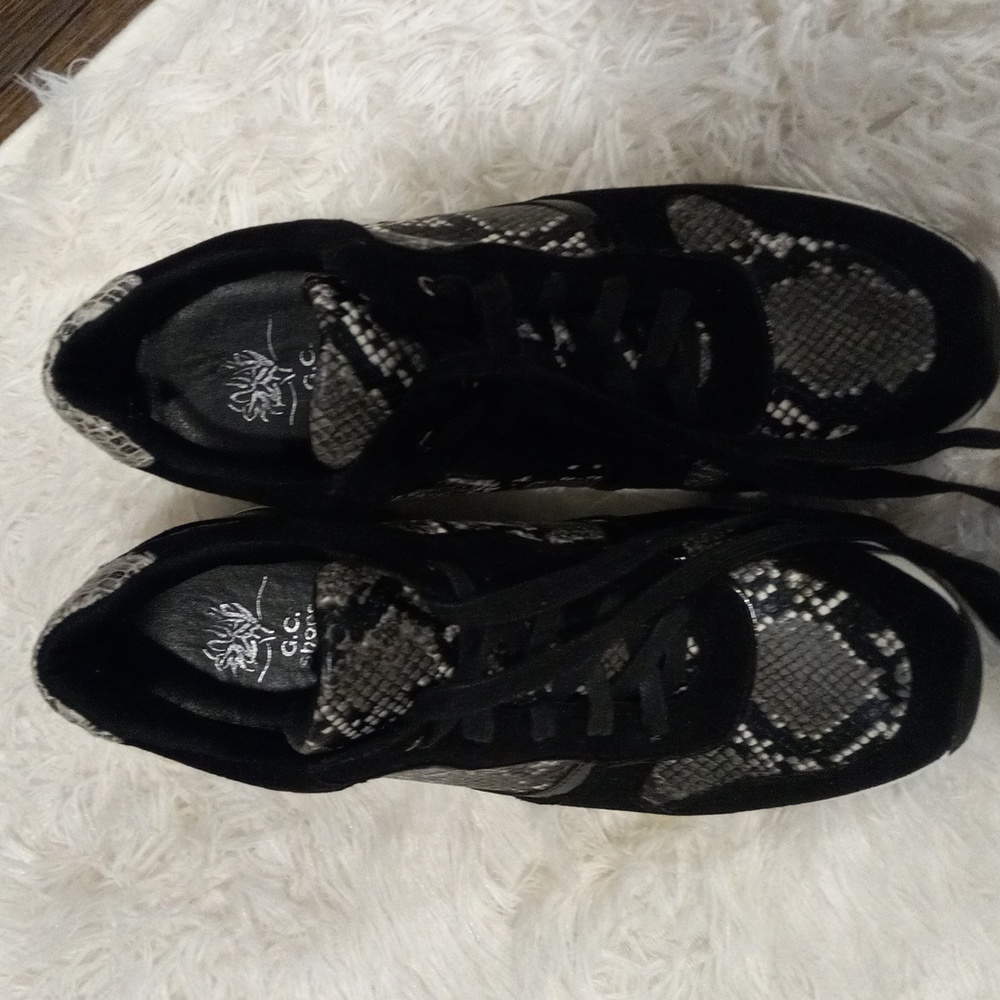GC 9 BLACK WHITE SNAKE SKIN